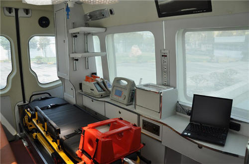 桐柏县救护车内部